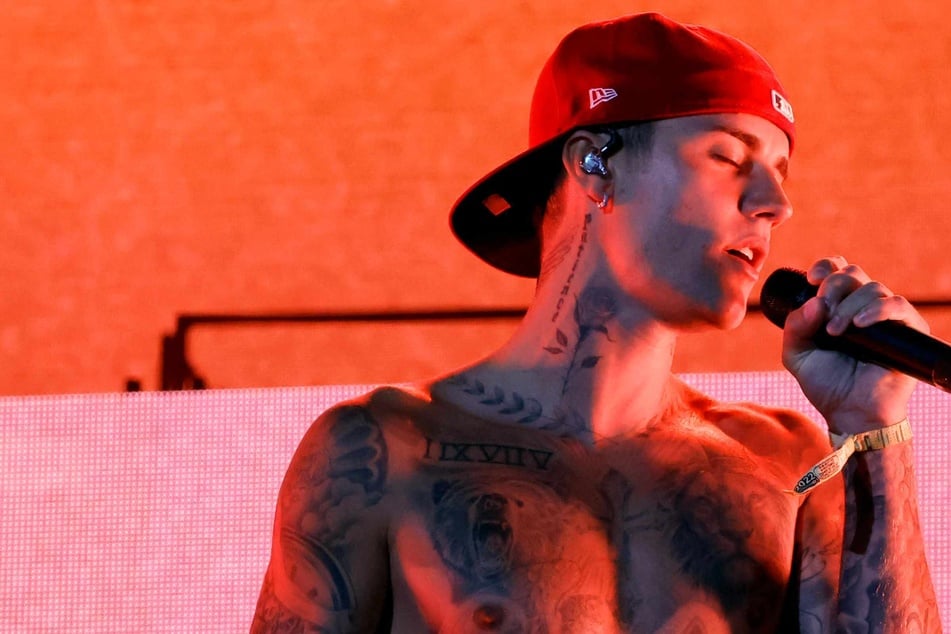 Justin Bieber surprise drops seventh album "Swag" just hours after teaser!