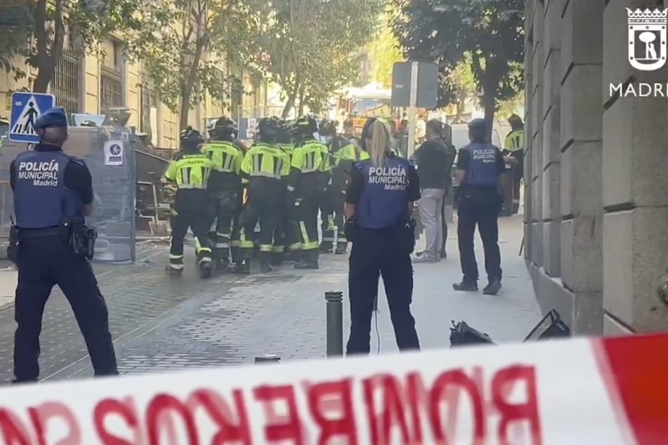 Die Lage ist unübersichtlich. Die Rettungskräfte sind gefordert.