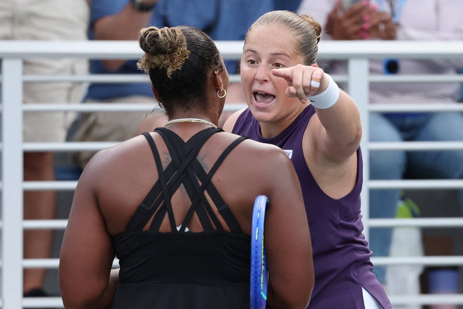 Jelena Ostapenko's (r.) shocking insults have sparked accusations of racism.