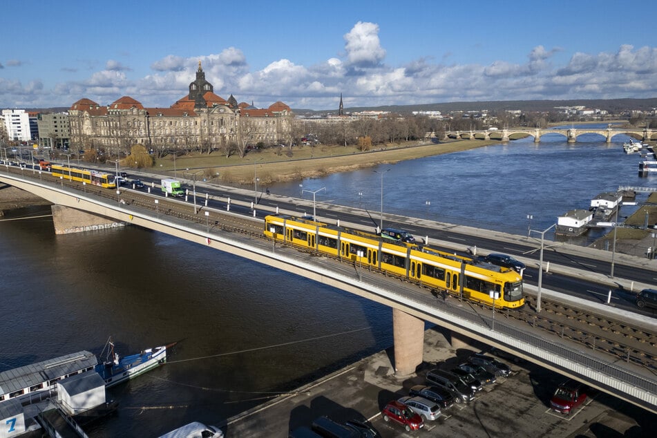 Verkehrsversuch bei Carolabrücke startet bald: Das kommt auf die Dresdner zu