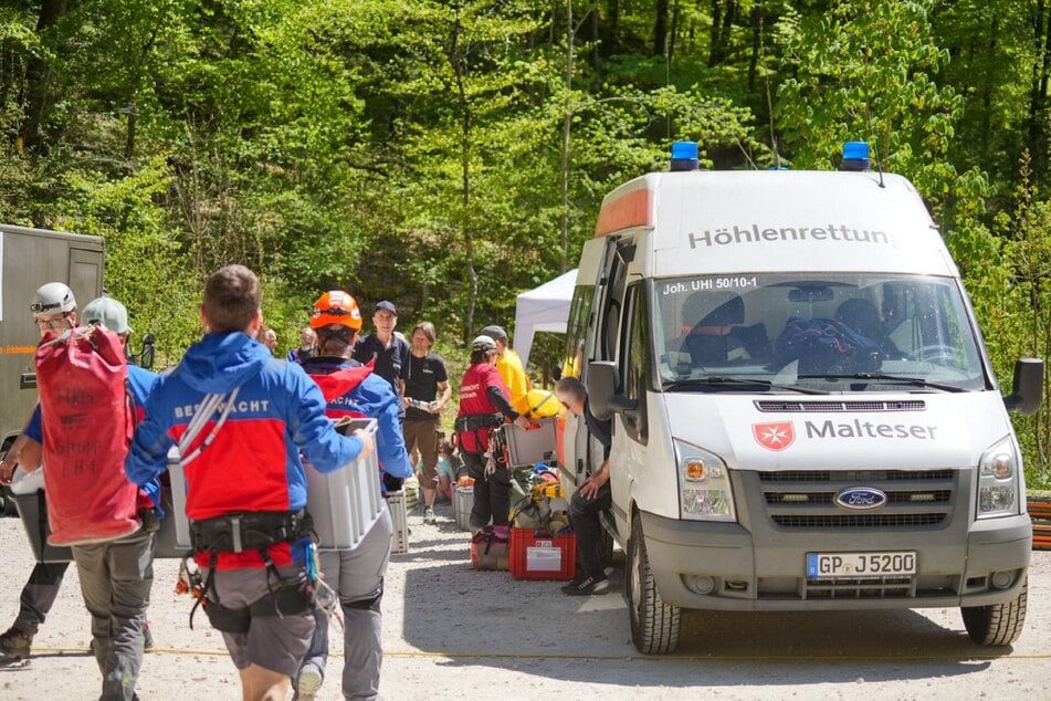 Die Rettungskräfte waren im Großaufgebot vor Ort.