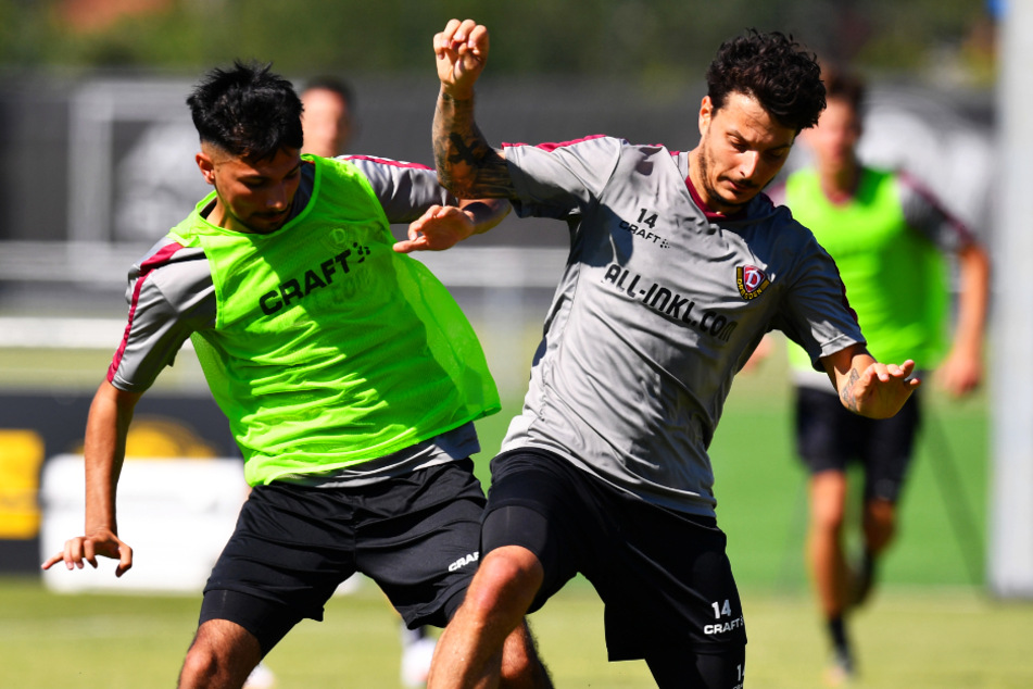Philipp Hosiner (r.) im Zweikampf mit Osman Atilgan.