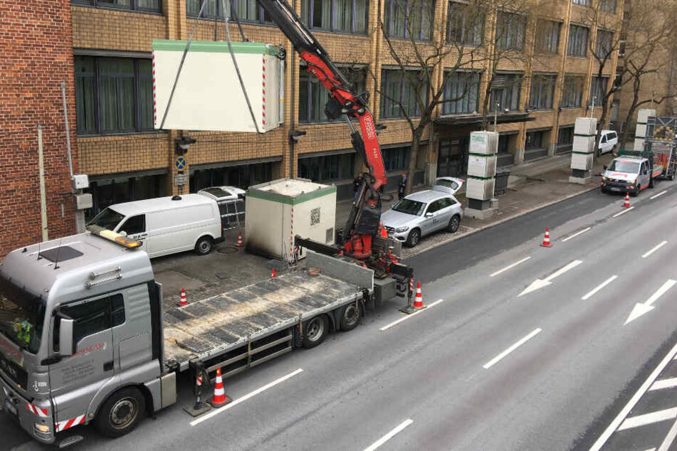 Am Mittwoch schwebte Ersatz für die kaputte Anlage ein.