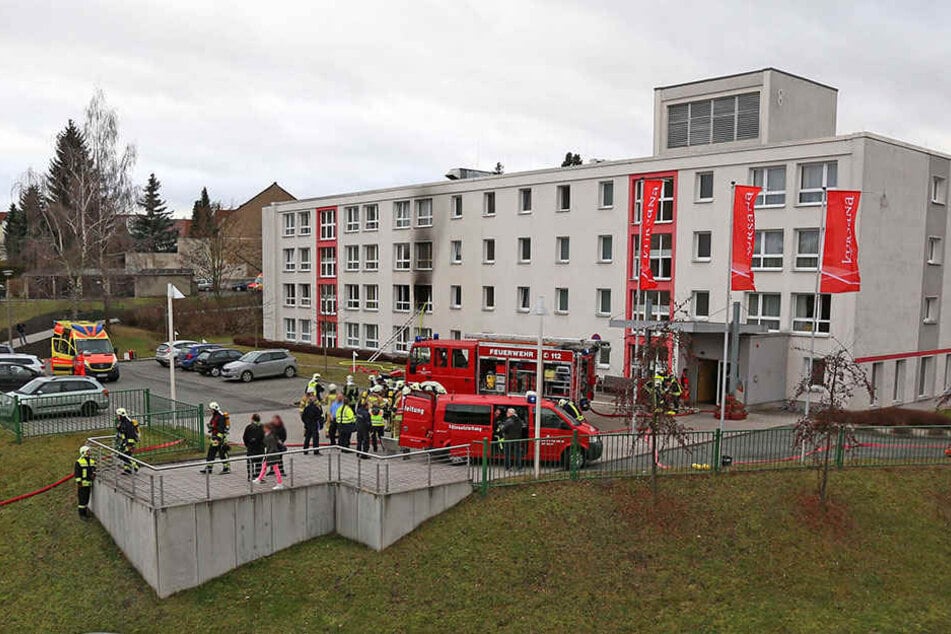 Die Feuerwehr war mit einem Großaufgebot vor Ort.