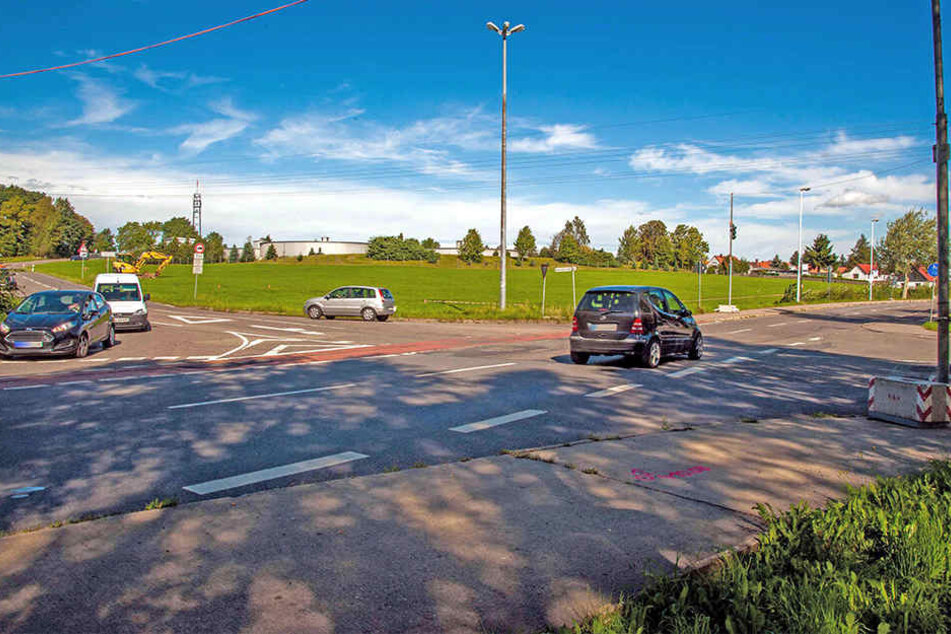 Im September 2017 begannen an der Kreuzung die Arbeiten für den Kreisverkehr. (Archivbild)