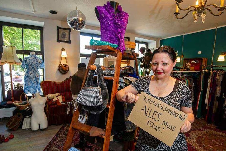 Räumungsverkauf bei "Lilian Vintage". Katalin Weser (38) macht ihren Laden nach einen Jahr schon wieder zu.