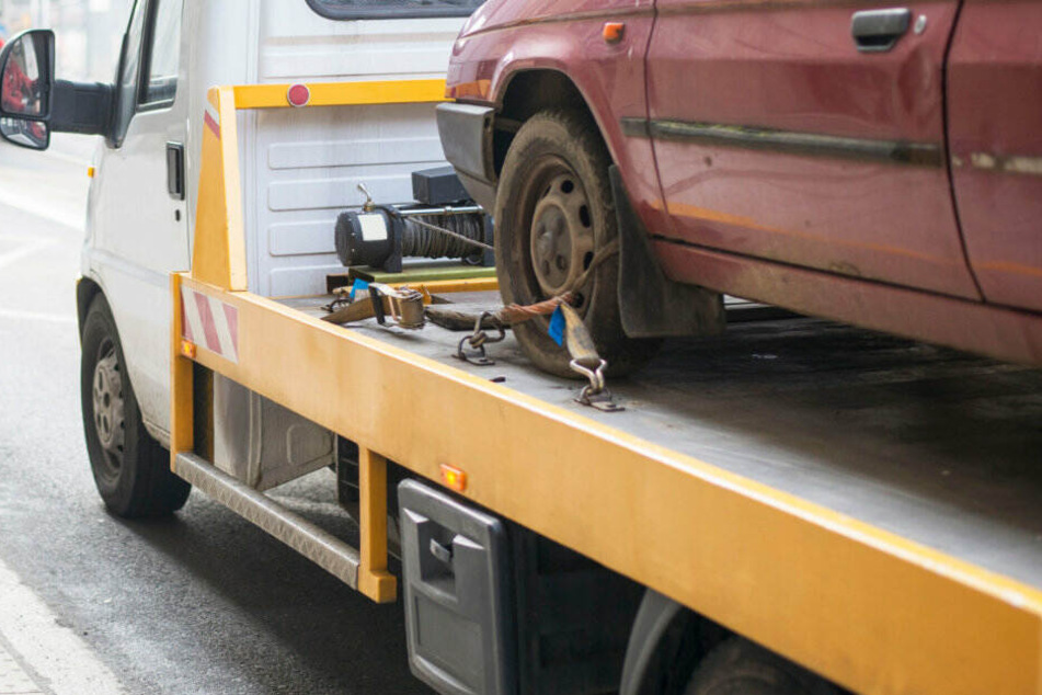 Beim Abschleppen eines Wagens kam es zu einer Beschädigung. (Symbolbild)