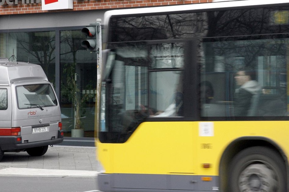 Die Fahrerin (43) eines BVG-Busses wurde beleidigt und geschlagen. (Symbolbild).