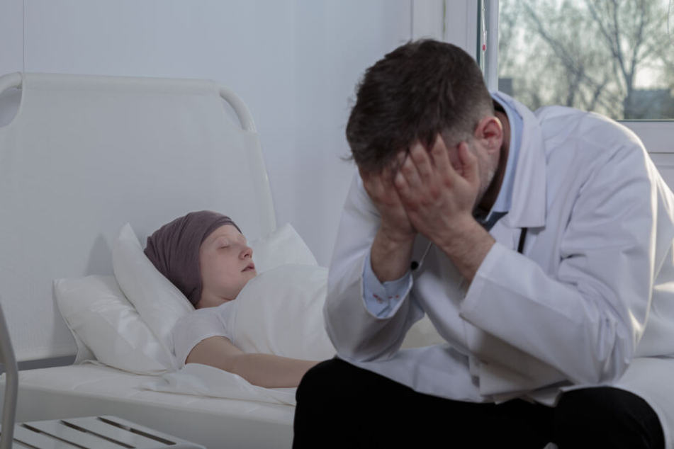 In Deutschland überleben derzeit 65 Prozent aller an Krebs erkrankten Menschen für mindestens fünf Jahre. (Symbolbild)