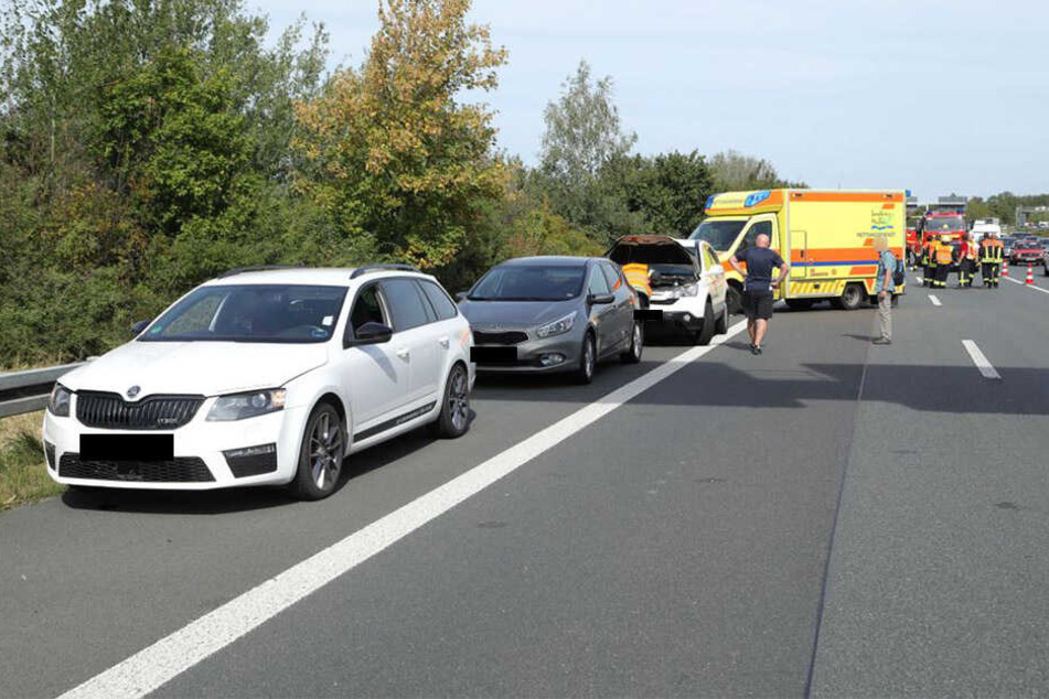 Auf der A4 bei Dresden hat sich am Sonntag ein Verkehrsunfall mit mehreren Autos ereignet.