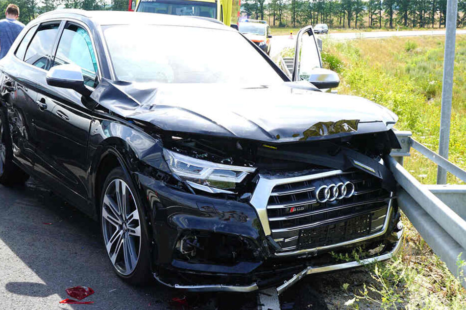 Der Audi wurde bei der Kollision stark beschädigt.