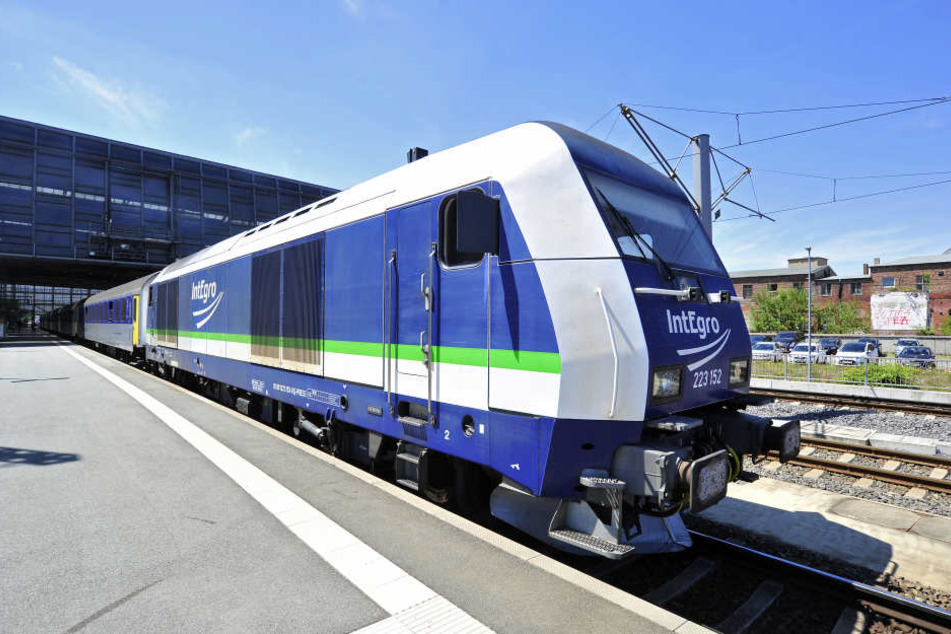 Auf der Zugstrecke Leipzig-Döbeln kommt es zwischen dem Leipziger Hbf und Grimma in beiden Richtungen zu vereinzelten Zugausfällen und Schienenersatzverkehr.
