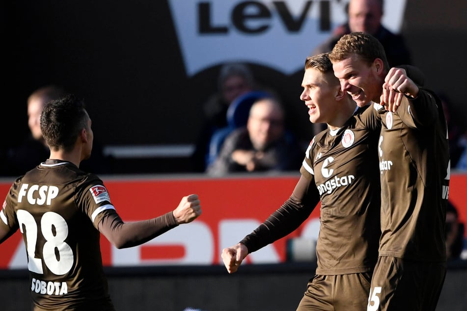 Henk Veerman (34, r.) und Viktor Gyökeres (26, M.) liefen in der Saison 2019/20 gemeinsam für den FC St. Pauli auf.