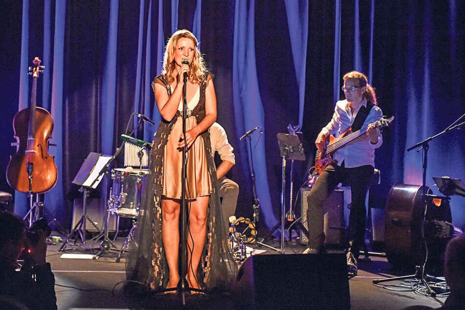 „Miss Rockester“ Silvana Mehnert (37) stellte im Boulevardtheater ihr zweites
Soloalbum vor.