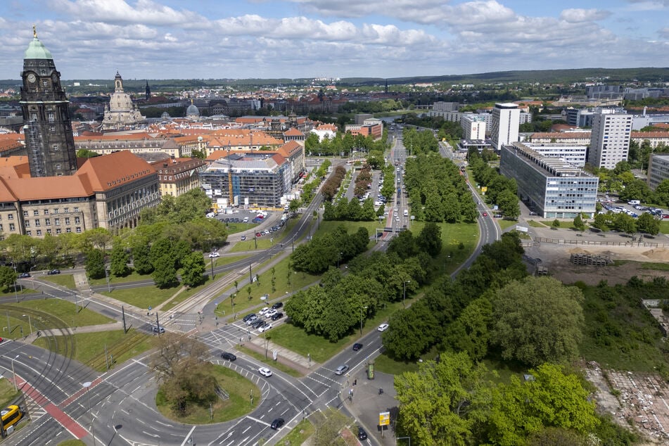 Die breit aufgefächerte St. Petersburger Straße "blockiert" viel Stadtraum, wirkt auch als Barriere zur Innenstadt.