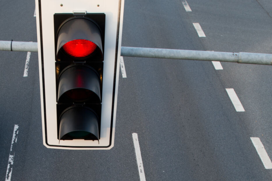 Angeblich sei der Vater mit dem Auto über Rot gefahren (Symbolfoto).