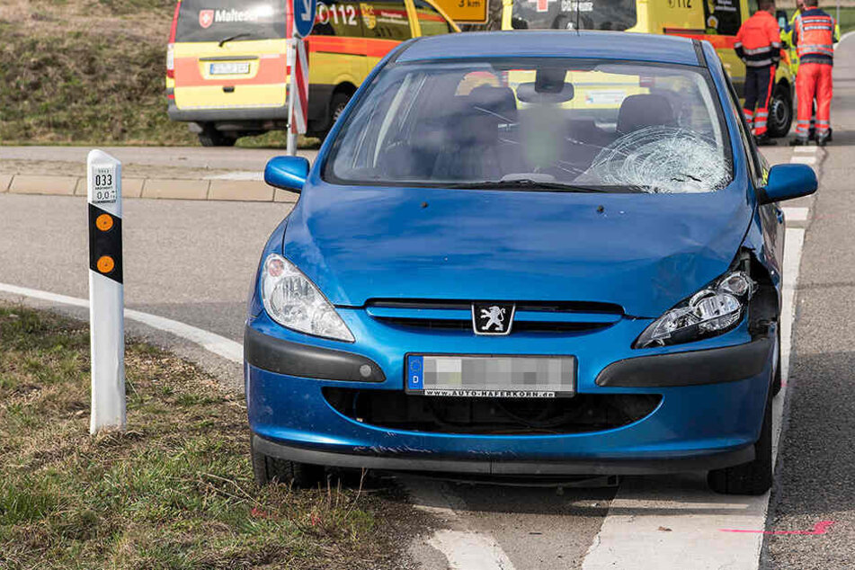 Das Mädchen wurde von dem Auto erfasst und schwer verletzt.