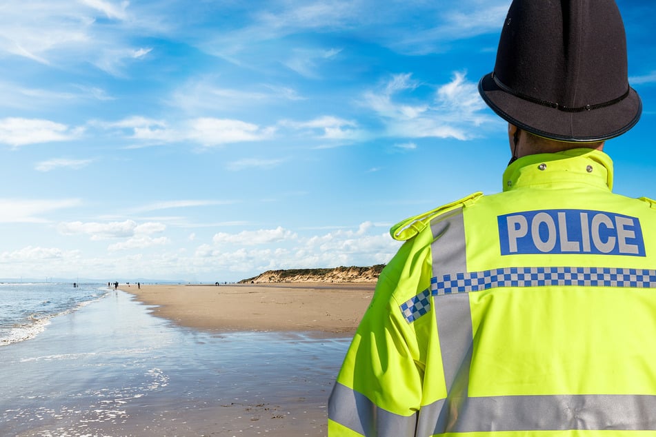 Die Polizei muss nach dem Vorfall am Strand von Formby patrouillieren.