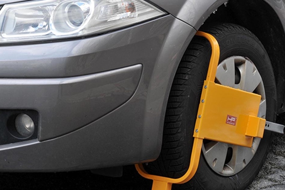 Das Ordnungsamt will nun doch zwei Parkkrallen anschaffen, um
Dauer-Falschparkern auf die Pelle zu rücken.