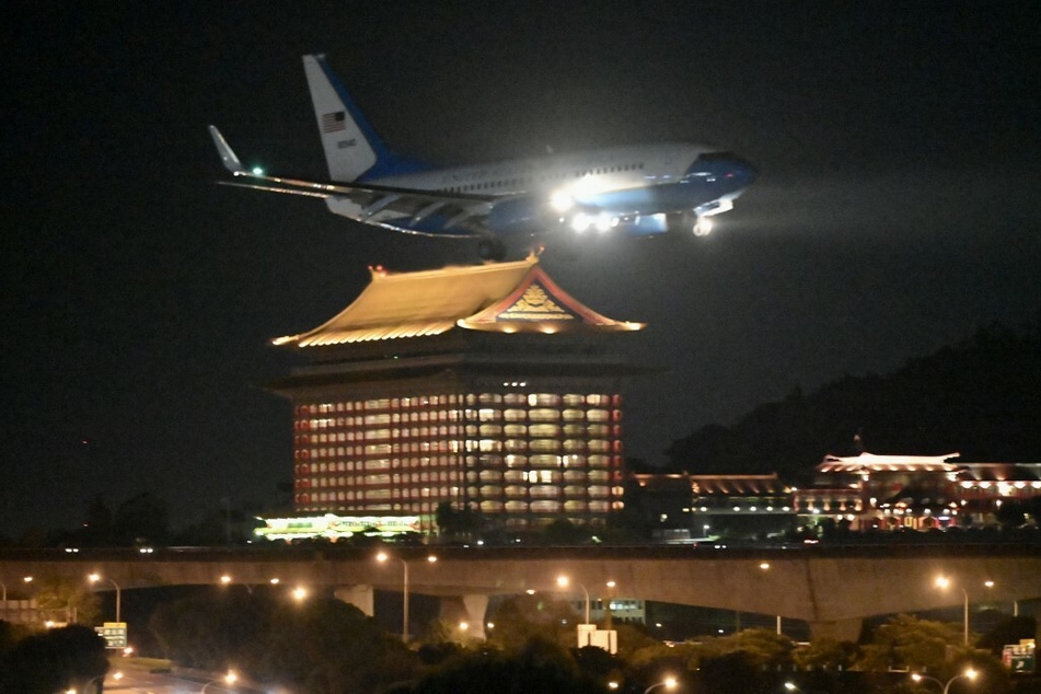 Pelosi's US Air Force-operated Boeing C-40C landing in Taipei on Tuesday.