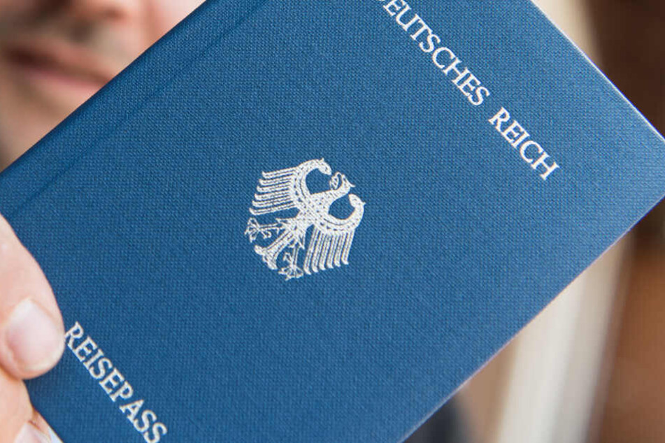 Reichsbürger wehrt sich bei Festnahme so heftig, dass er ins Krankenhaus muss