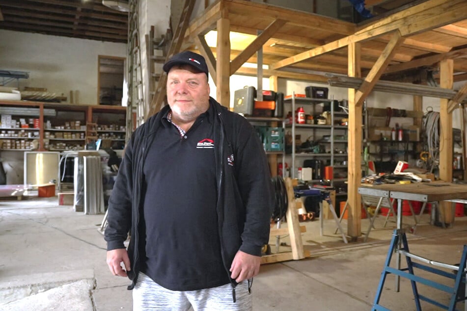 Dachdeckermeister Nico Röser hat eine Jugendwerkstatt gegründet, um mehr Jugendliche für das Handwerk zu gewinnen.