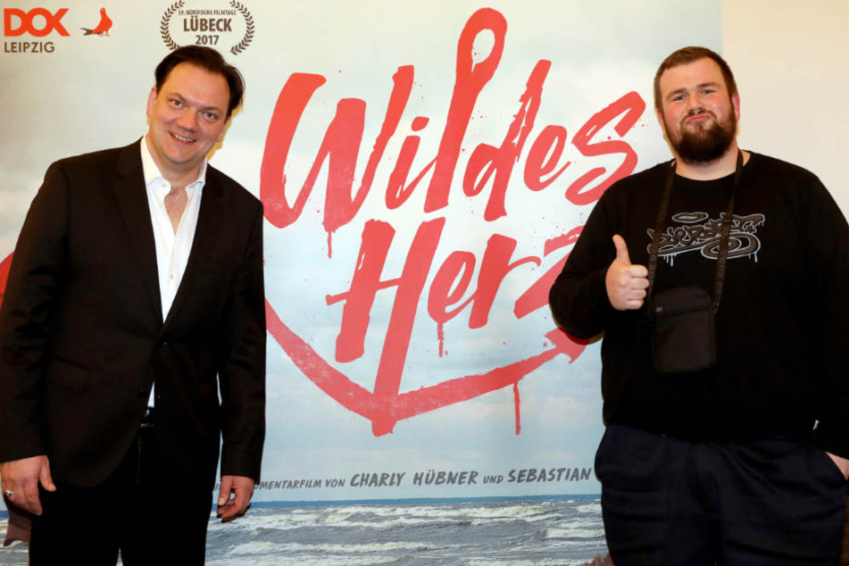 Charly Hübner (links) führte bei dem Film über die Band und Sänger Monchi Regie.