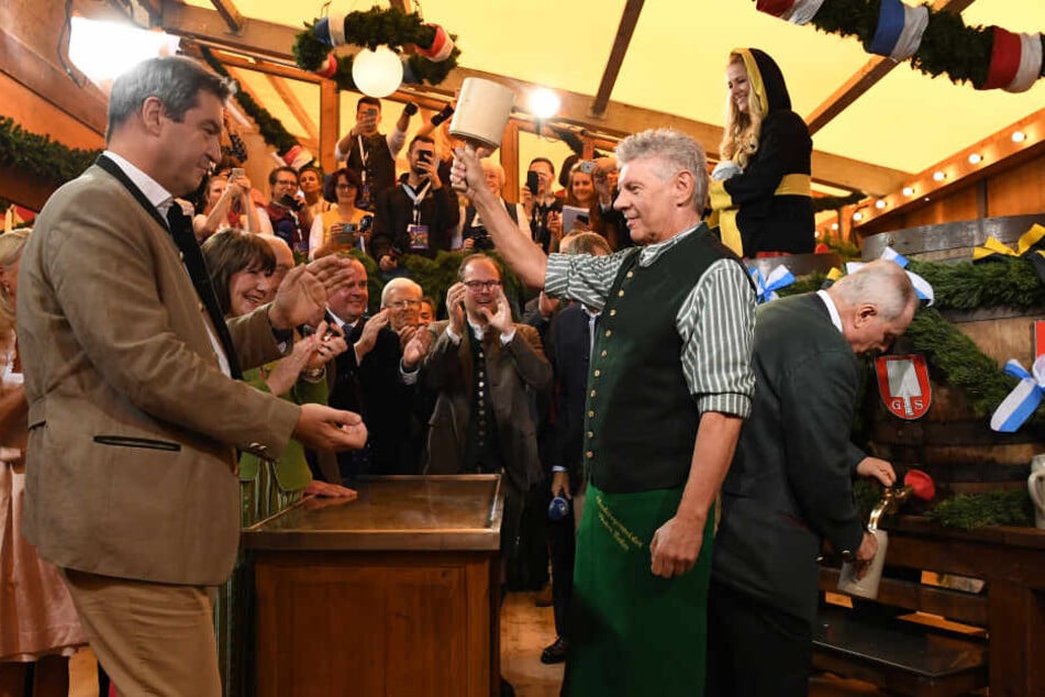 O'zapft is: OB Reiter eröffnet das 186. Münchner Oktoberfest mit zwei Schlägen