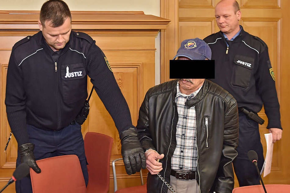 Hai Hoang M. (58) kam zum Prozessauftakt noch in Handschellen. Inzwischen wurde er aus der U-Haft entlassen.