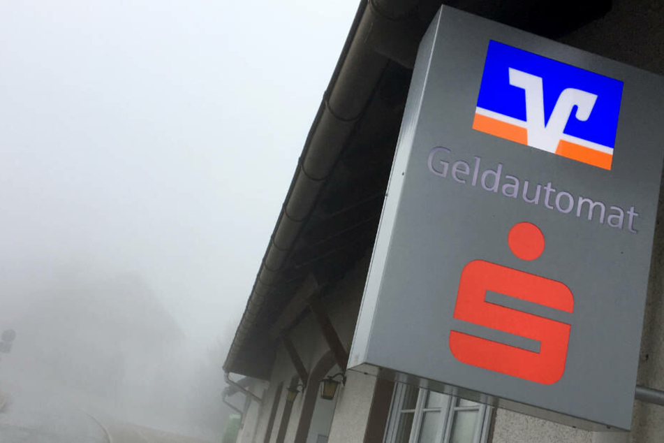 Zehn Filialen sollen noch 2019 zu sogenannten "Finanzpunkten umgebaut werden.
