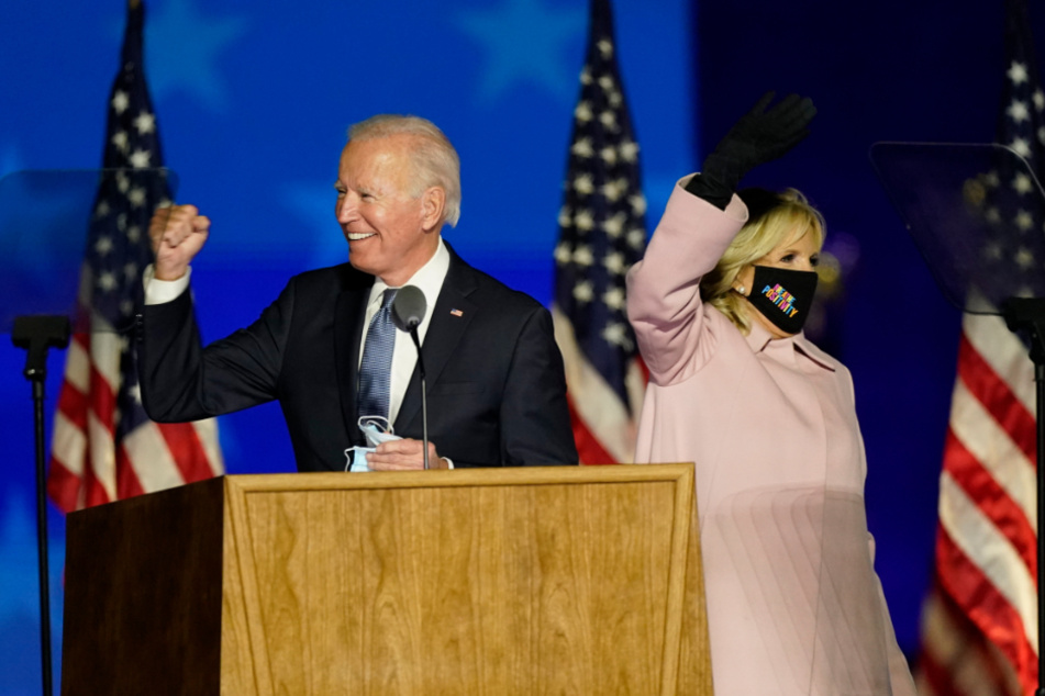 Der US-amerikanische Präsidentschaftskandidat Joe Biden (77) links neben seiner Ehefrau Jill.