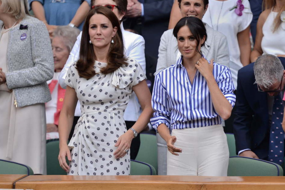 Im Vergleich zu Kate ist Meghan in Sachen Garderobe nicht gerade sparsam.