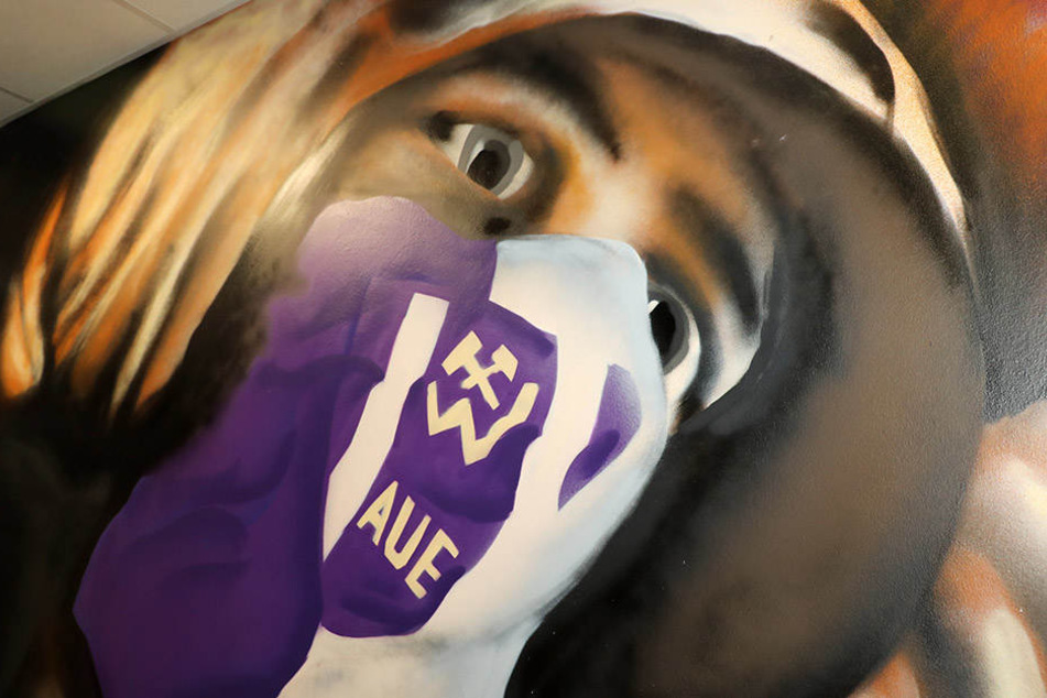 Sind sind immer für ihren Verein da, die Fans des FC Erzgebirge. Nicht nur in Farbe an der, sondern auch im realen Leben.