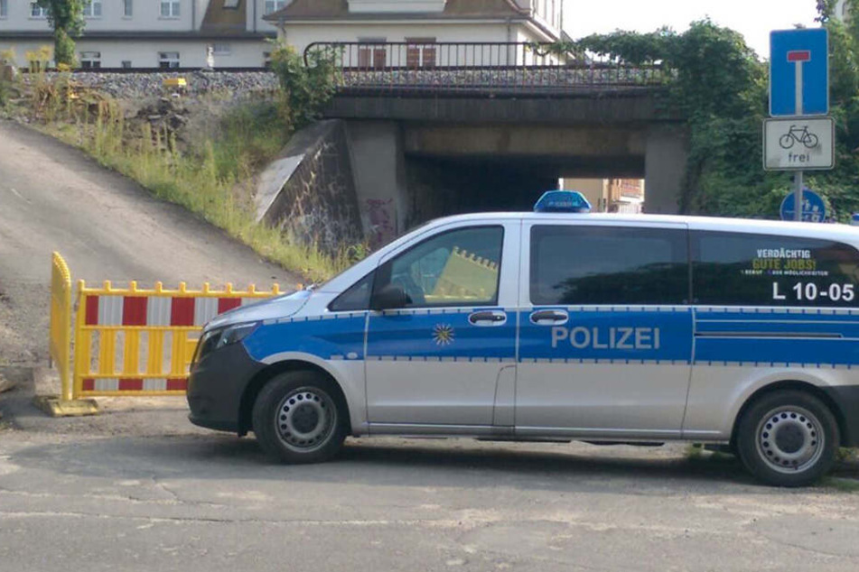 An der Unterführung in der Wilhelm-Busch-Straße steckte sich der Mann in Brand.