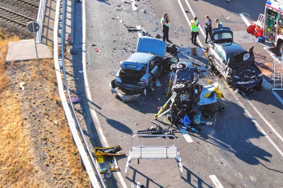 Dritter Frontal-Crash auf B41 in einer Woche: Frau (†63) stirbt bei Horror-Unfall