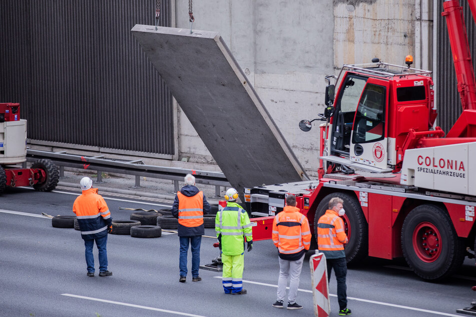 Nach dem Sturz einer Betonplatte auf die A3 auf das Auto einer 66-jährigen Kölnerin wurden weitere abgenommen. Auch sie könnten potenziell gefährlich sein.