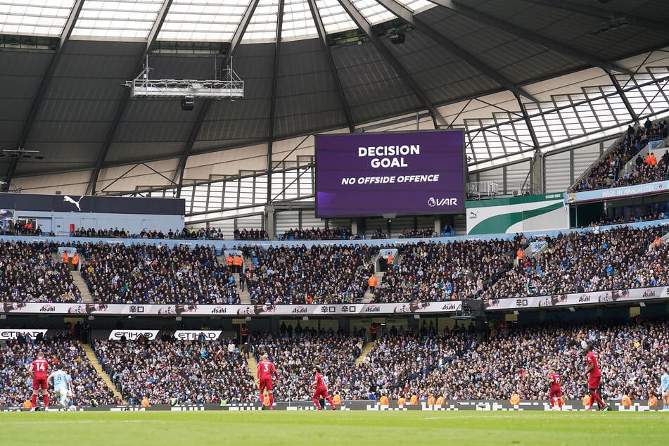 Seit der Saison 2019/2020, zwei Jahre nach Einführung in der Bundesliga, kommt der VAR in der englischen Premier League zum Einsatz.