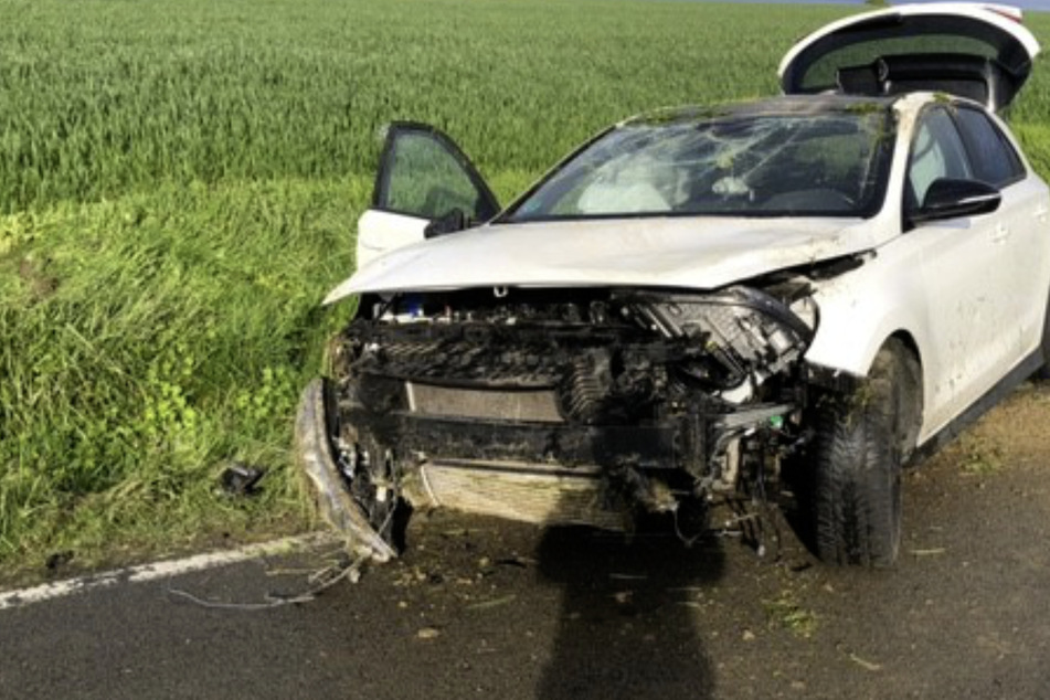 Kaum zu glauben: Mann und Frau steigen unverletzt aus diesem Auto