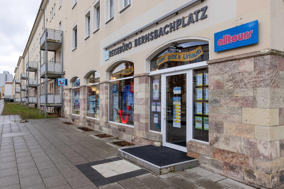 Das Reisebüro am Bernsbachplatz empfiehlt Spanien und Griechenland als Reiseziel.