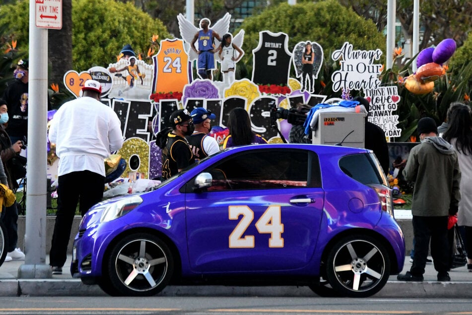 Fans honor the late basketball star and his daughter at a makeshift memorial outside the Staples Center in LA.