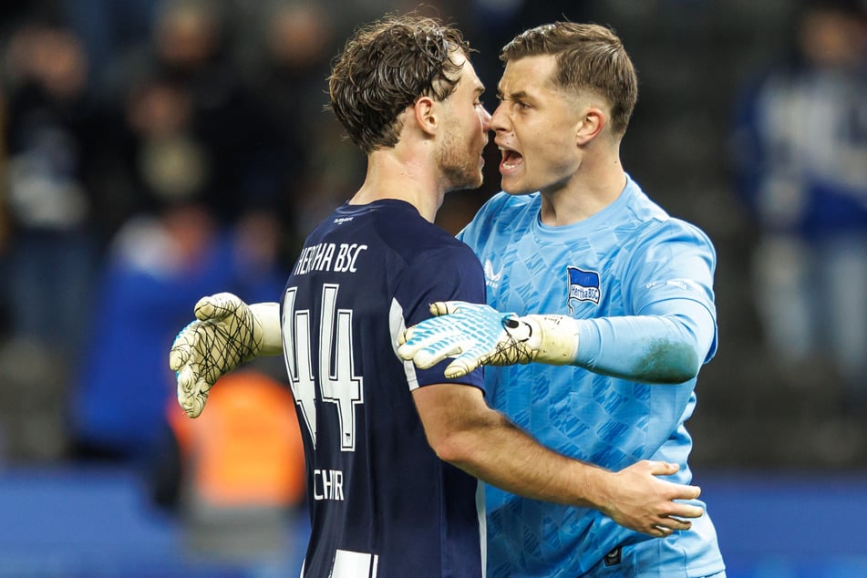 Lässt sich zu Recht feiern: Keeper Tjark Ernst (22) hat Hertha mehrmals mit starken Paraden vor einem Gegentor bewahrt.
