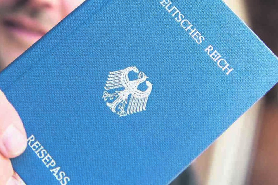 Reichsbürger erkennen die BRD nicht an, geben eigene Pässe von
Fantasieländern heraus.