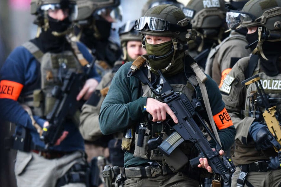 Wollte Salafisten-Trio mit Geld vom Job-Center Terror-Anschlag finanzieren?
