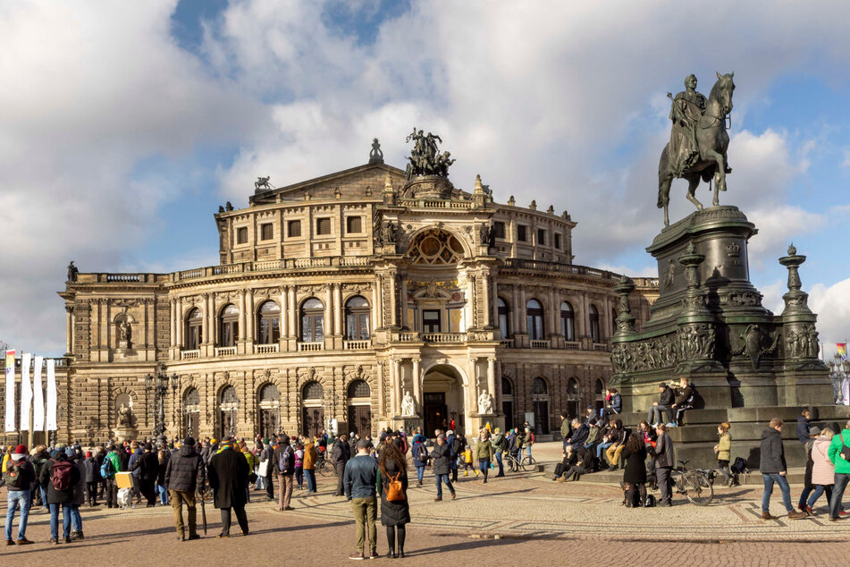 Insgesamt zehn Premieren warten auf die Opern-Liebhaber in Dresden.