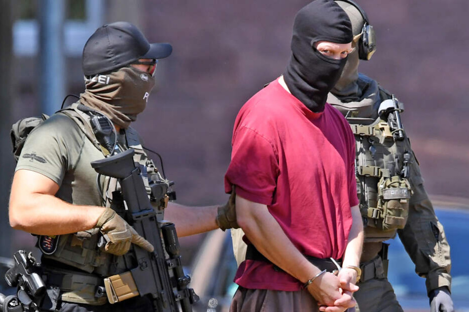 Der Hauptverdächtige im Mordfall Lübcke, Stephan E. (rechts)