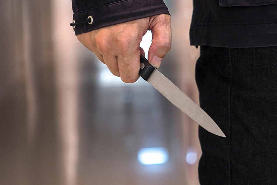 Der Mann stach mit einem Küchenmesser so lange auf seine Ehefrau ein, bis diese tot war. (Symbolbild)