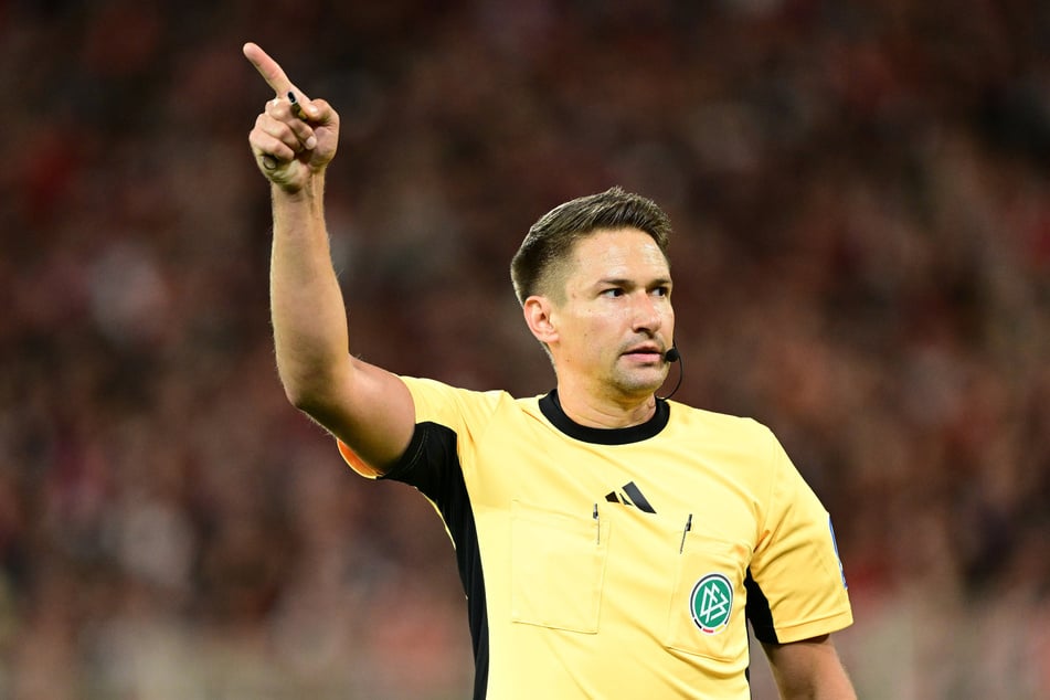 Tobias Reichel (40) wird die Partie des FC St. Pauli beim 1. FC Köln leiten.