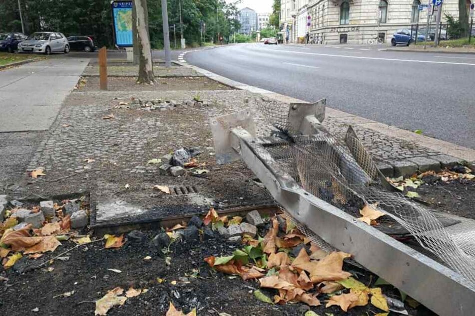 Der 30-Jährige kam auf der B6 am Floßplatz in einer Linkskurve von der Fahrbahn ab und raste gegen die Gedenktafel.