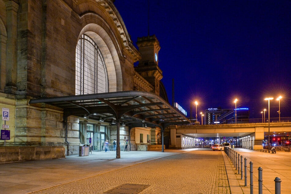 Im Dresdner Hauptbahnhof wurde in der Nacht zum Montag unberechtigt der Feueralarm ausgelöst. (Archivbild)