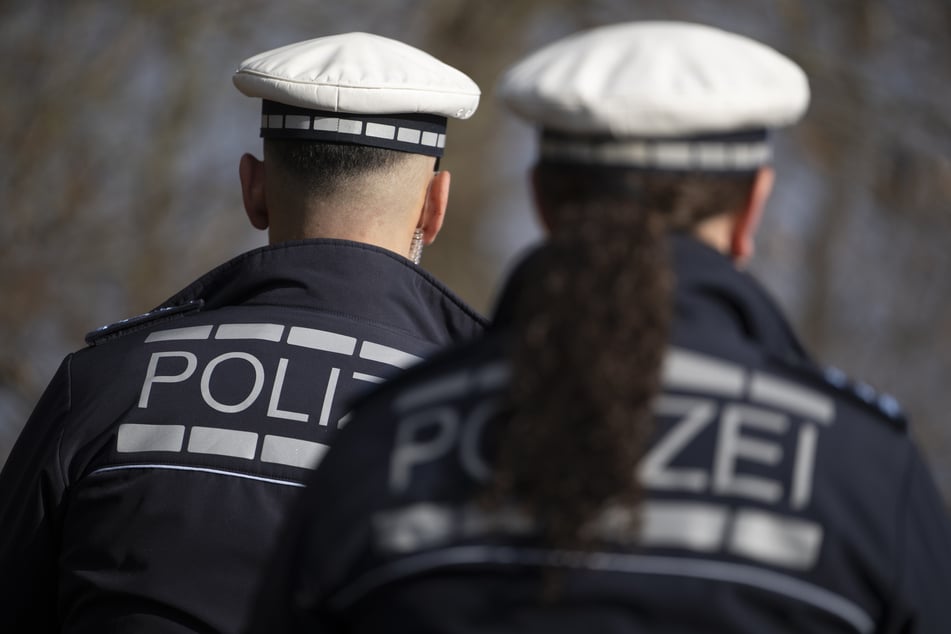 Die Polizei ermittelt nach einer Massenschlägerei in Burg. (Symbolfoto)